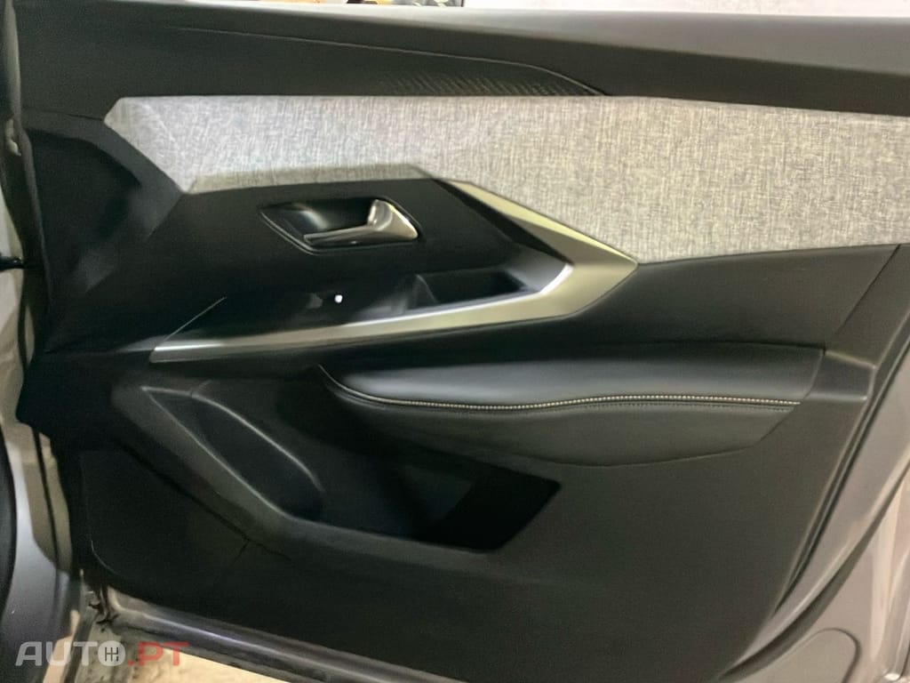 Peugeot 3008 1.2 Hybrid Allure e-DCS6