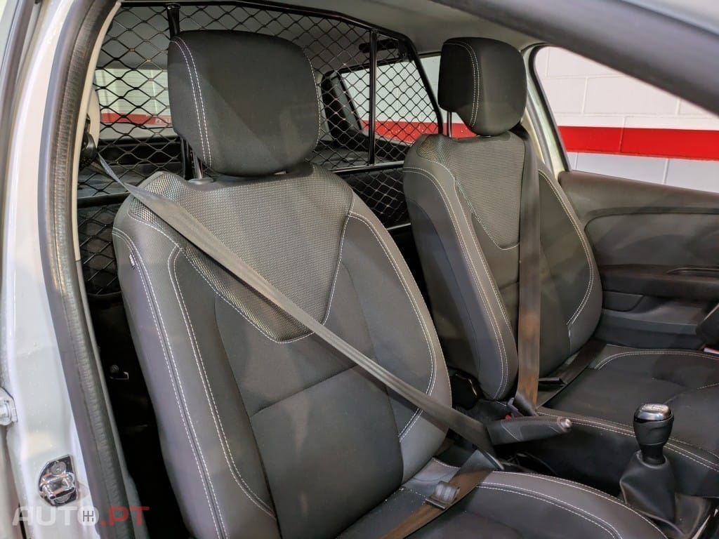 Renault Clio Outro