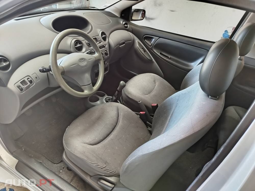 Toyota Yaris 1.0 Base