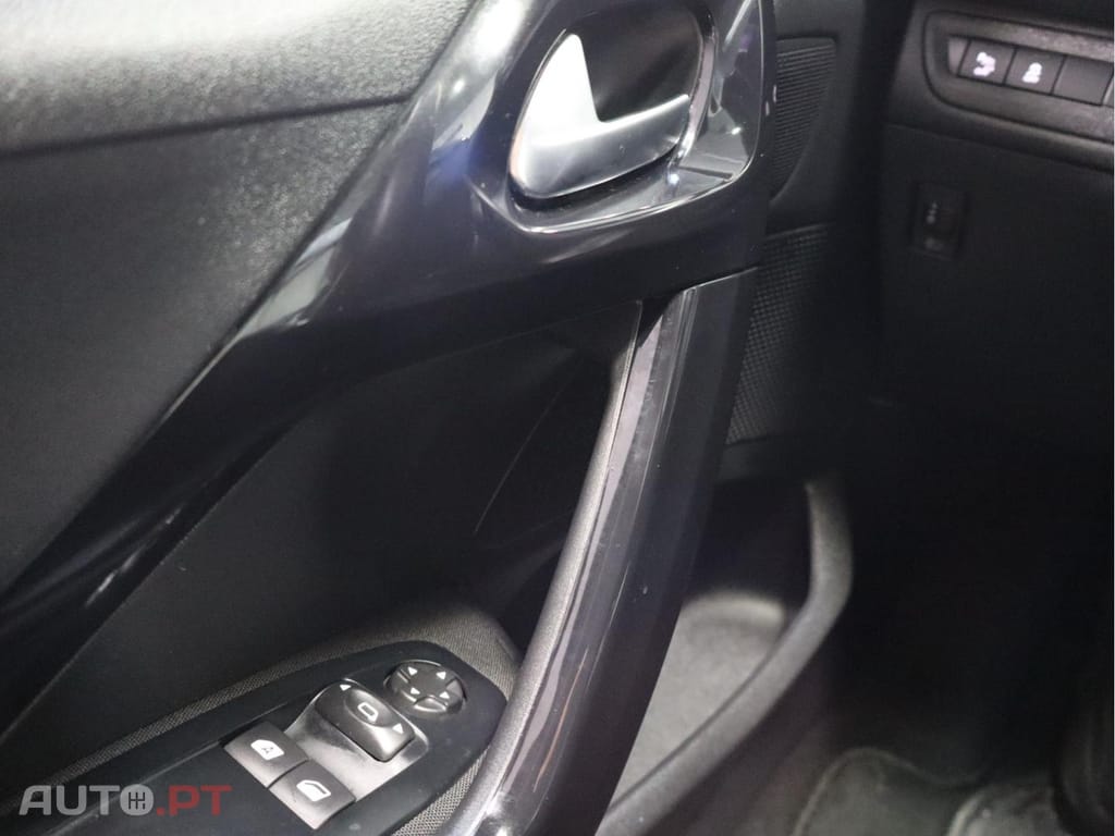 Peugeot 208  1.2 PureTech Style 