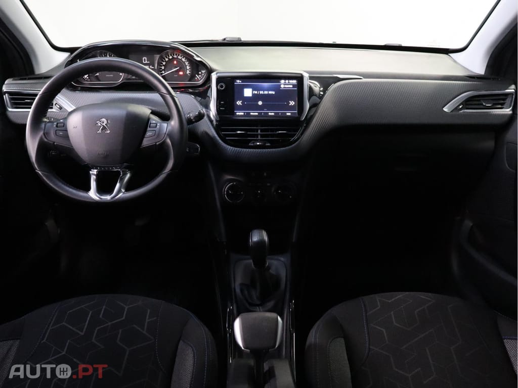 Peugeot 2008 Signature 1.5 BlueHDi 