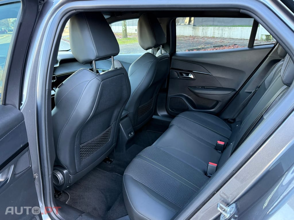 Peugeot 2008 1.2 PureTech GT Line EAT8