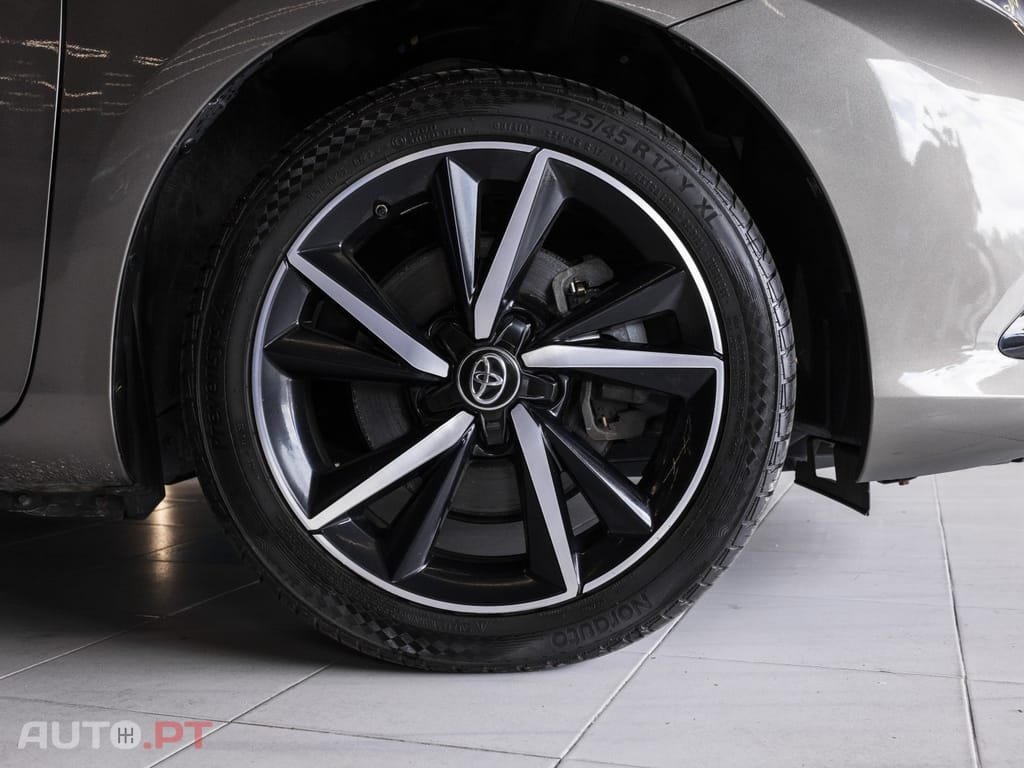 Toyota Auris Touring Sports 1.8 HSD Sport+Navi