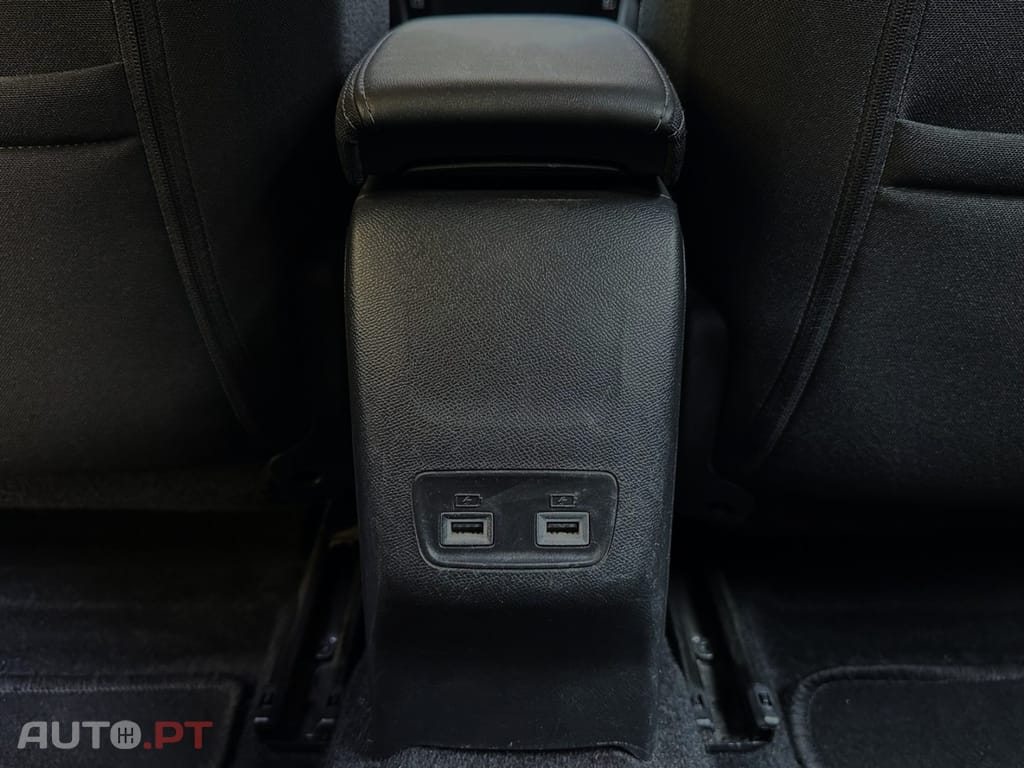 Peugeot E-2008 50 kWh Active Pack