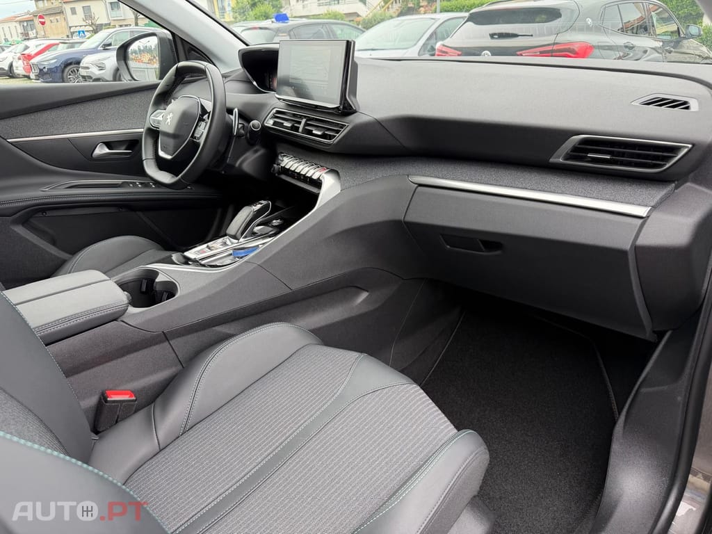 Peugeot 3008 1.6 Hybrid Allure e-EAT8