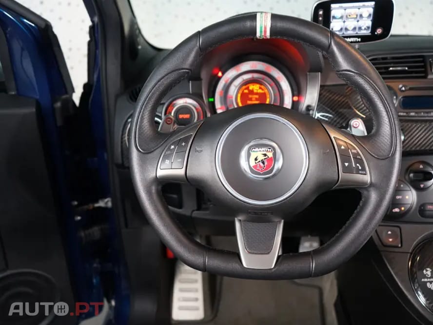 Abarth 695 Outro