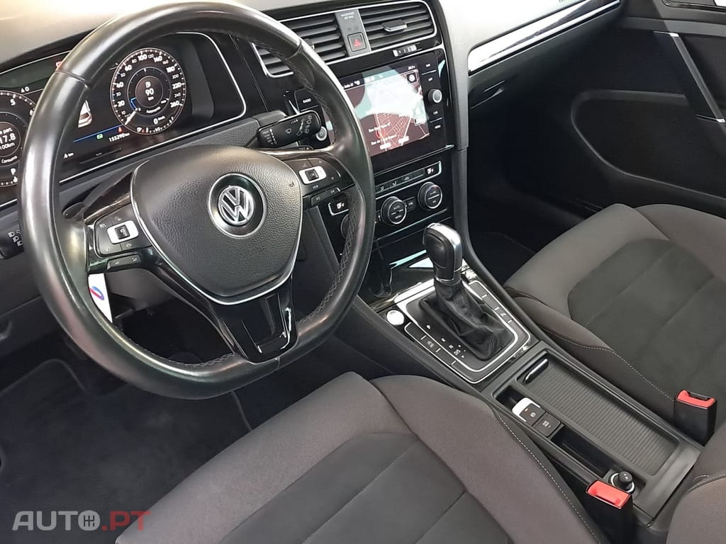 Volkswagen Golf 1.5 eTSI R-Line DSG
