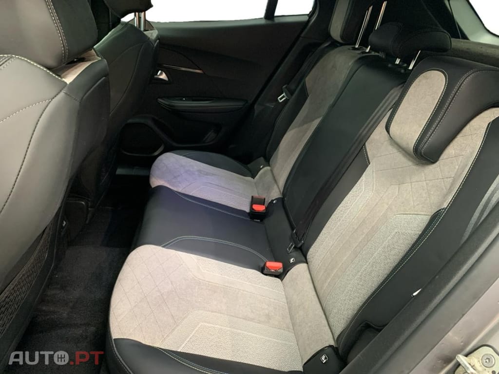 Peugeot E-2008 50 kWh GT