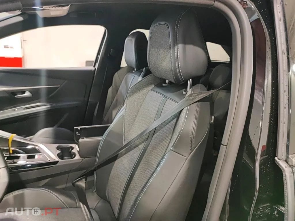 Peugeot 3008 1.6 Hybrid Allure Pack e-EAT8
