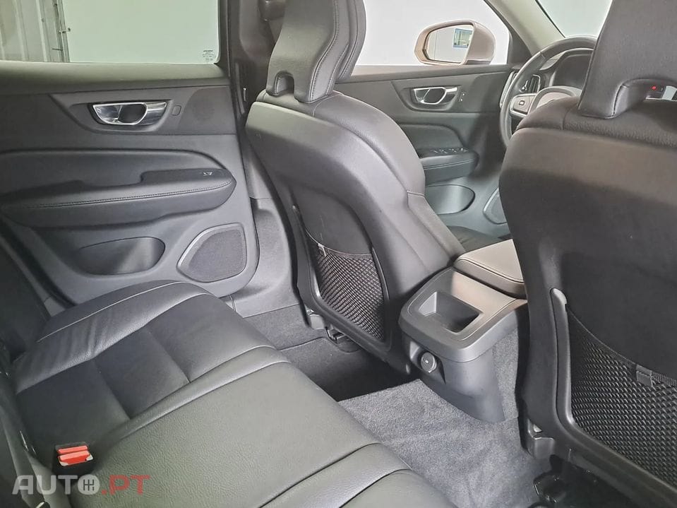 Volvo V60 2.0 B4 Momentum Core Geartronic