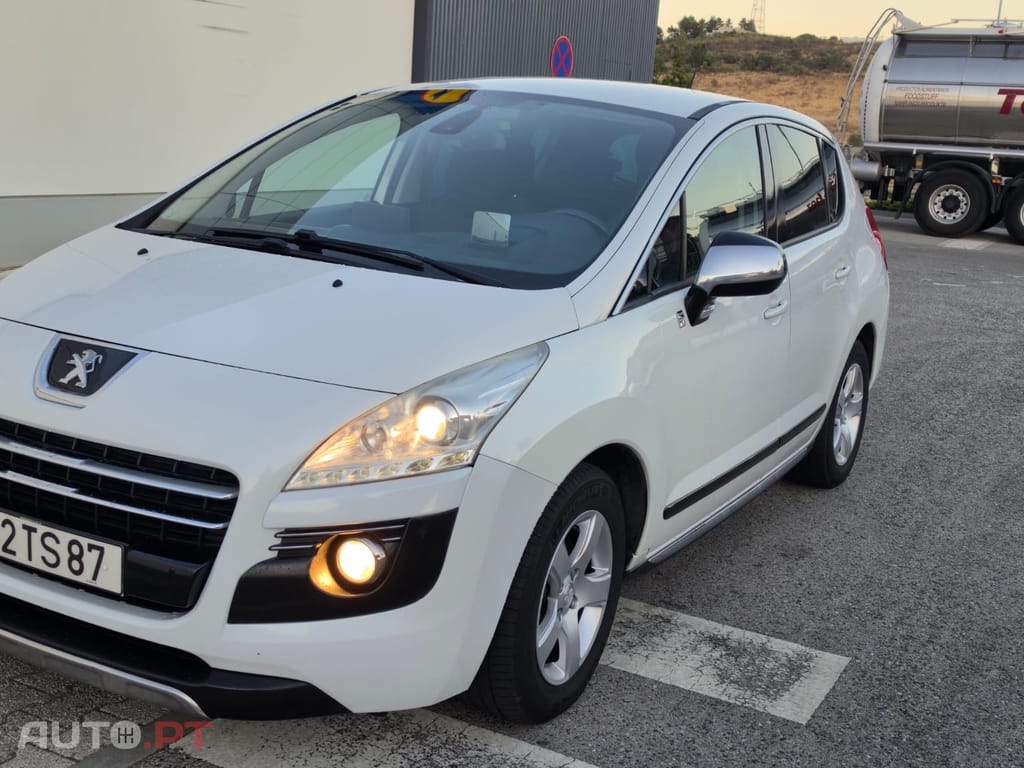 Peugeot 3008 2000 HDi hybrid4. 4x4 200Cvs. Automática 6299 — fotografia 2