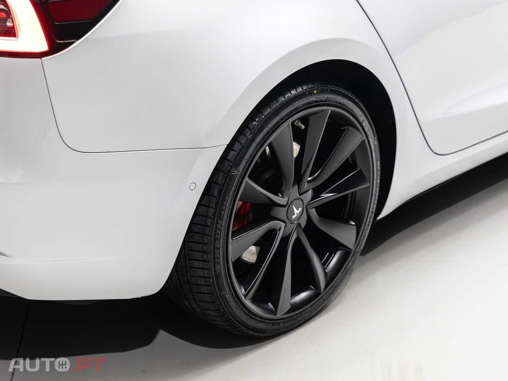 Tesla Model 3 Long-Range Dual Motor AWD