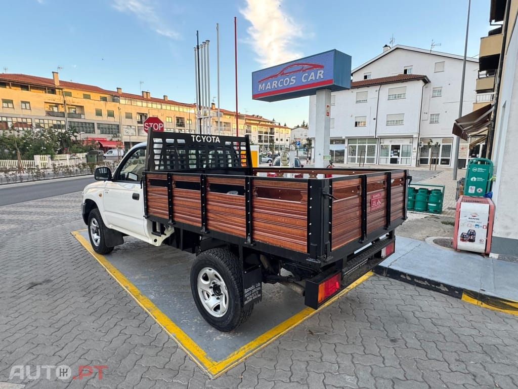 Toyota Hilux 2.5 4x4 2 lugares
