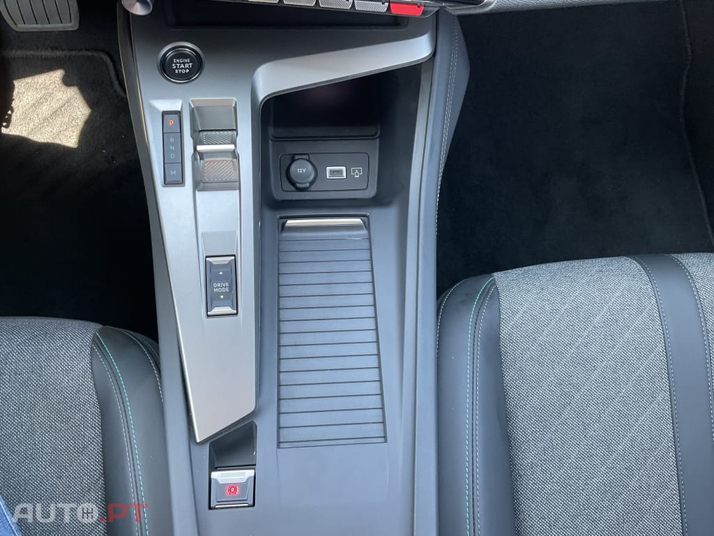 Peugeot 408 1.2 PureTech Allure EAT8