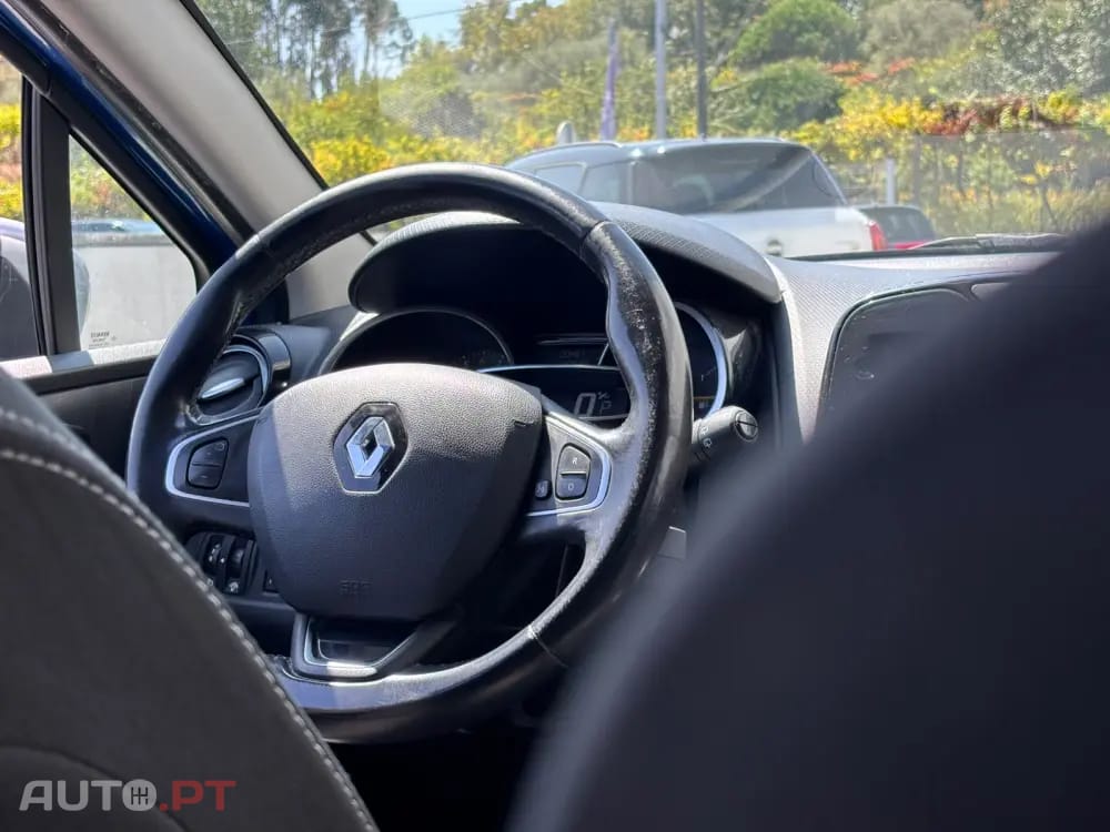 Renault Clio Outro