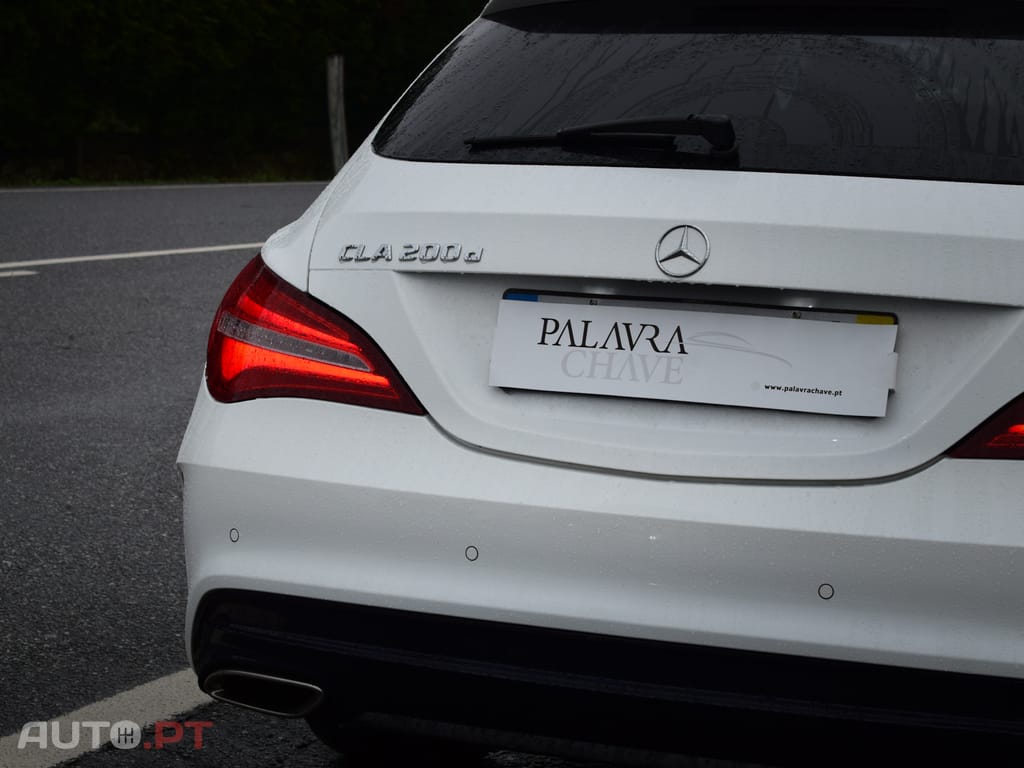 Mercedes-Benz CLA 200 AMG Line Completa