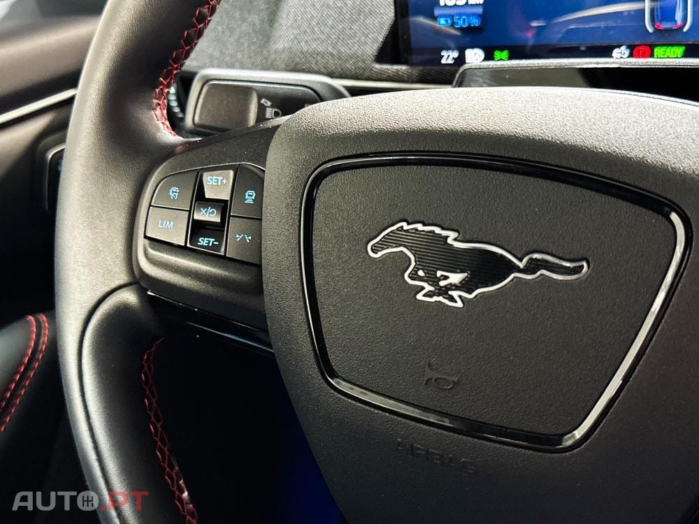 Ford Mustang Mach-E AWD PREMIUM