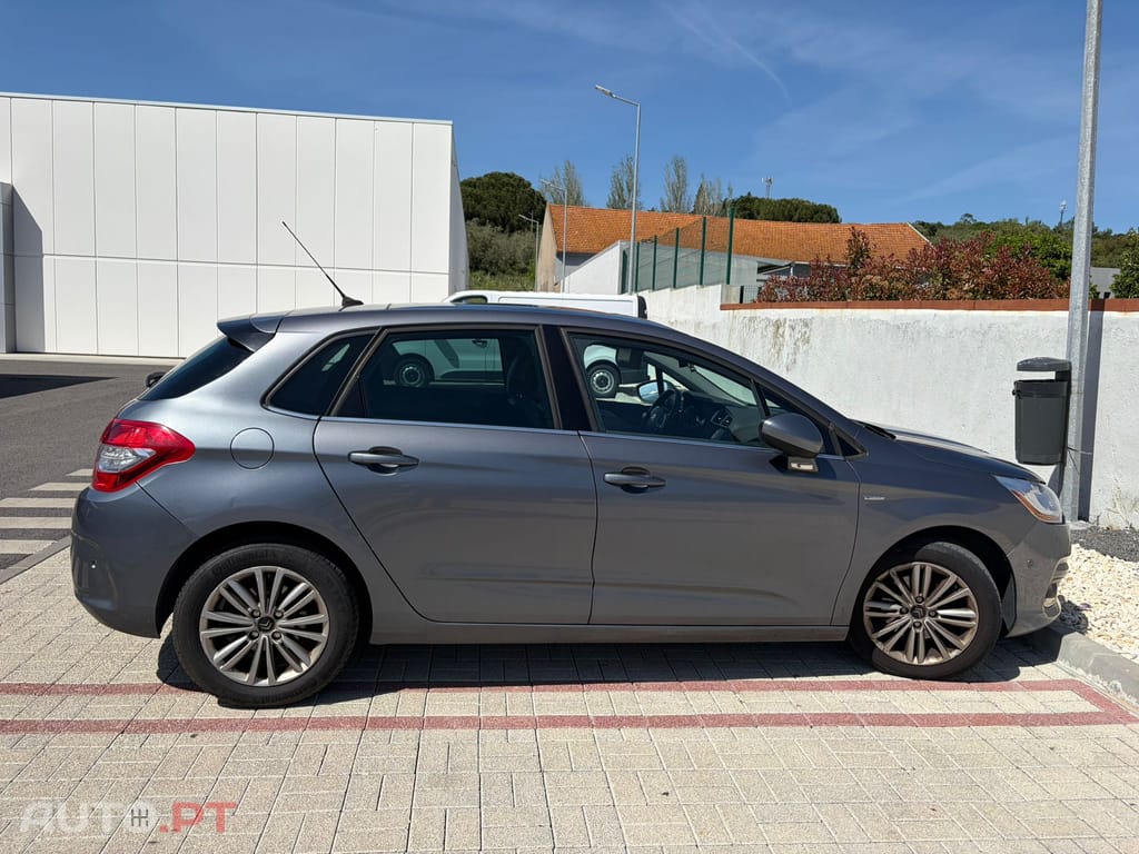 Citroen C4 Citroën C4 e-HDi 110 EGS6 Stop/Start System Exclusive