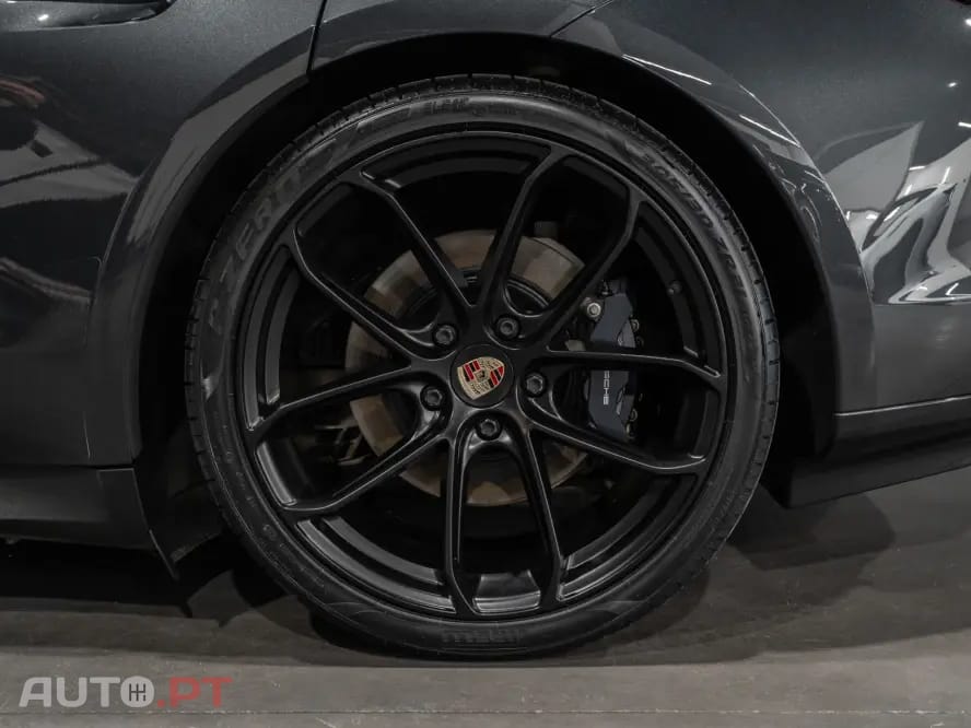 Porsche Taycan 4