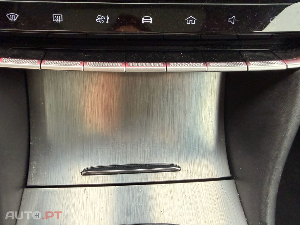 MG EHS PHEV Hybrid Luxury