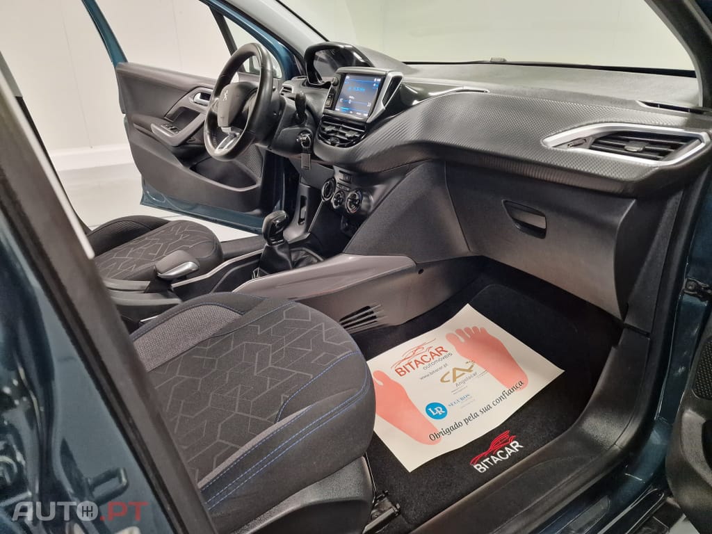 Peugeot 2008 1.2 PURETECH STYLE