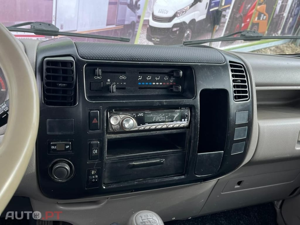 Toyota Dyna 3.0 - 144 CV  BASCULA TRILATERAL