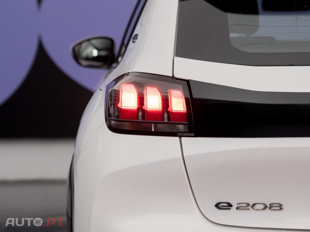 Peugeot E-208 50 kWh Active