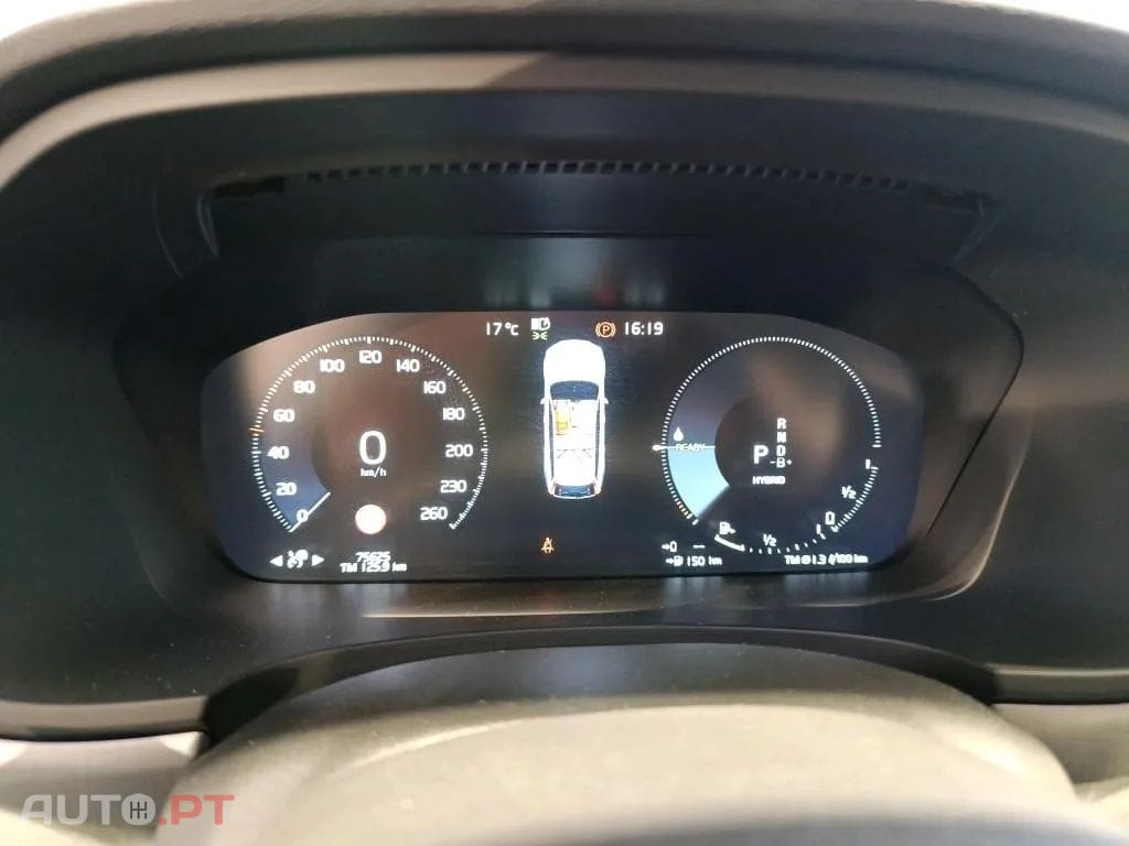Volvo V90 2.0 T8 Momentum AWD Geartronic