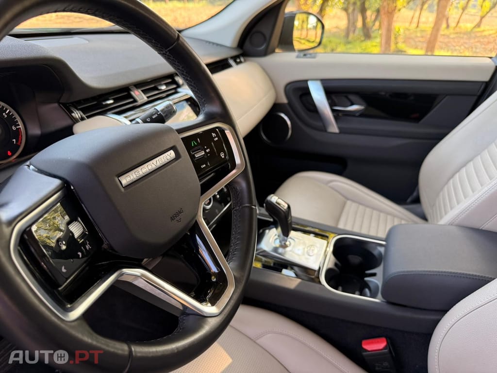 Land Rover Discovery Sport P300e