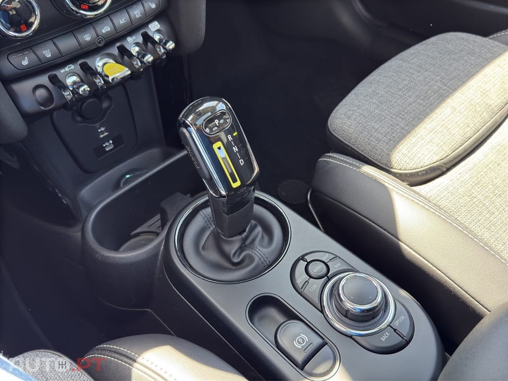 MINI Cooper Cooper SE Camden Edition