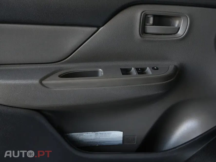 Mitsubishi L200 2.4 DI-D CD Invite 4WD