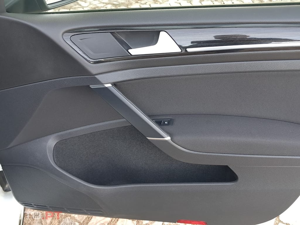 Volkswagen Golf 1.5 eTSI R-Line DSG