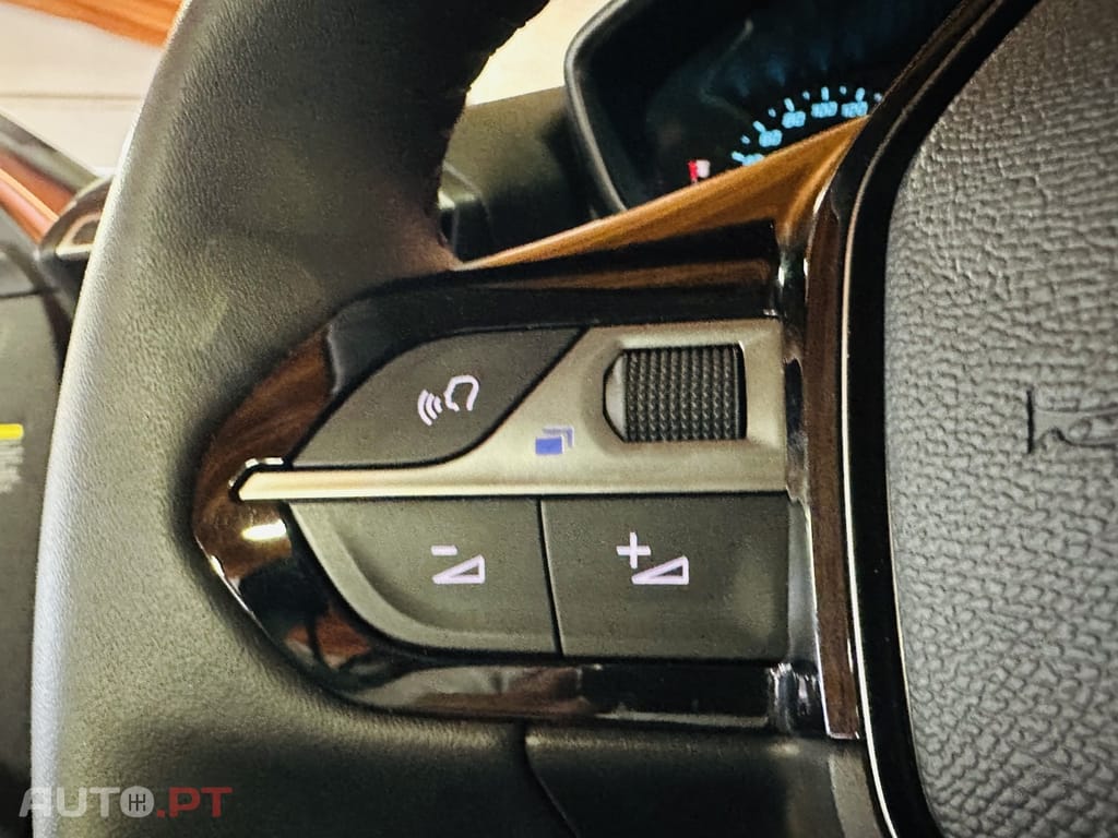 Peugeot E-2008 50 kWh Active Pack