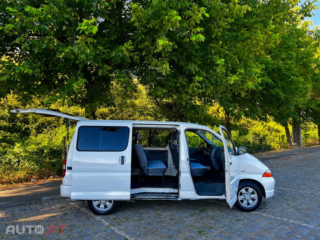 Toyota HiAce 9 Lugares