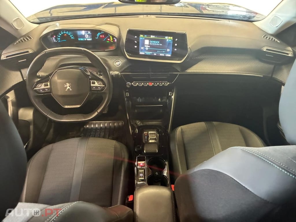 Peugeot E-2008 50 kWh Allure Pack