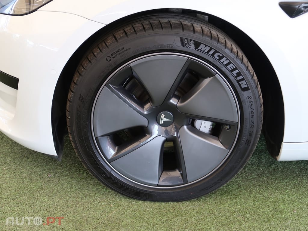 Tesla Model 3 Standard Range Plus RWD