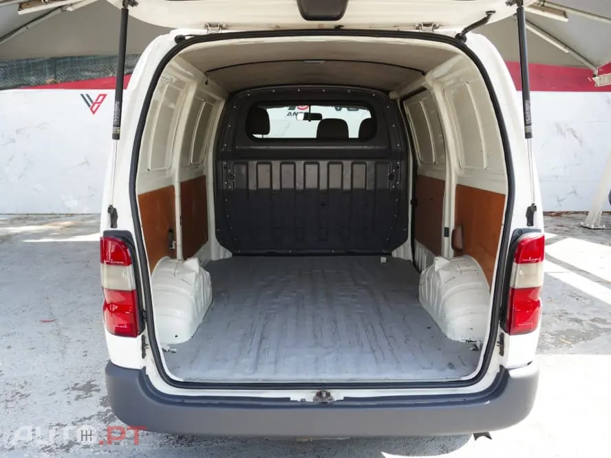 Toyota HiAce 2.5 D-4D Service 2.8T