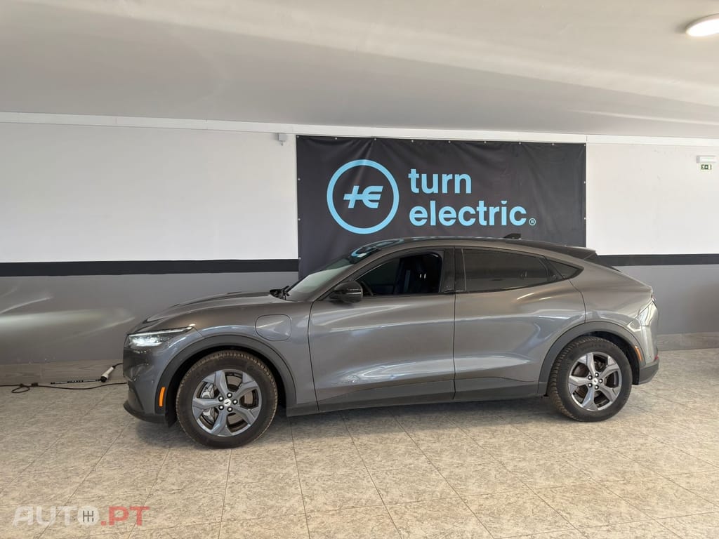 Ford Mustang Mach-E 75.7 kWh Base