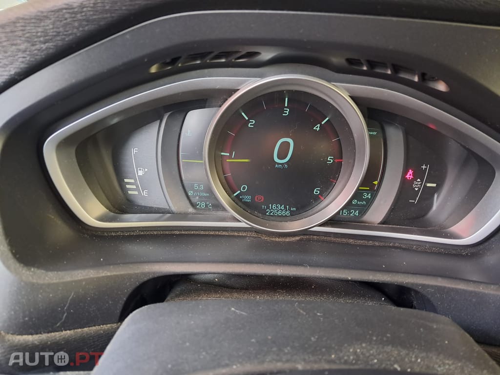 Volvo V40 1.6 D2 R-Design Momentum — fotografia 10
