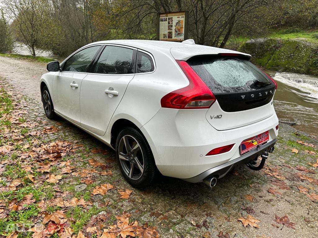 Volvo V40 2.0 D3 R-Design