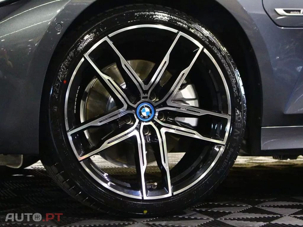 BMW 320 e Line Sport Auto