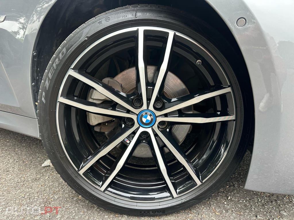 BMW 330 e Touring Pack Desportivo M Auto