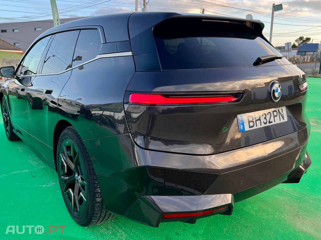 BMW iX XDrive 40