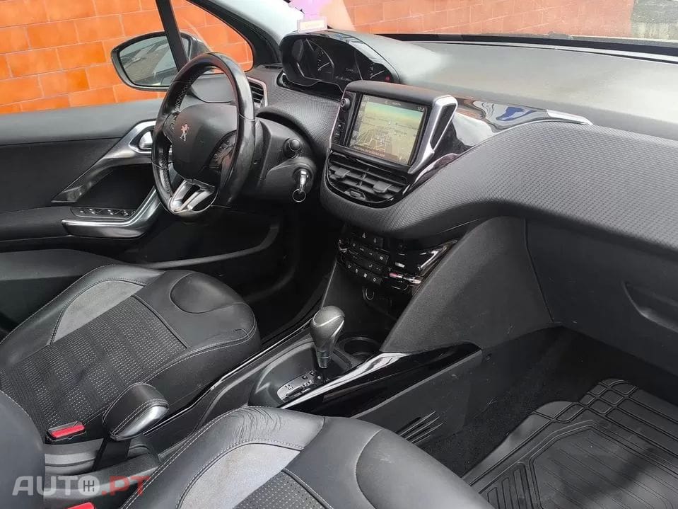 Peugeot 2008 1.2 PureTech Allure EAT6