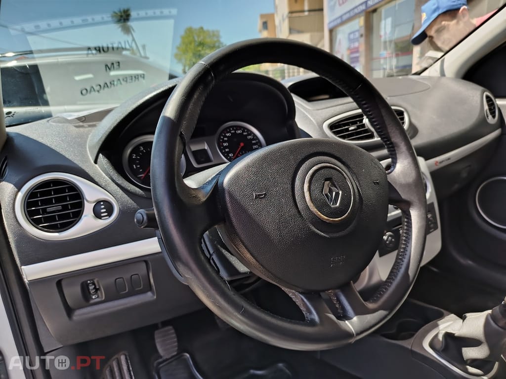 Renault Clio 1.2 16V Rip Curl