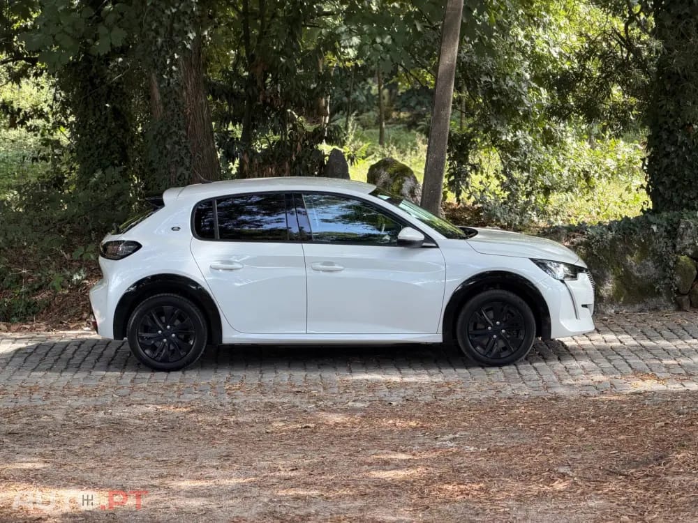 Peugeot E-208 50 kWh Allure Pack
