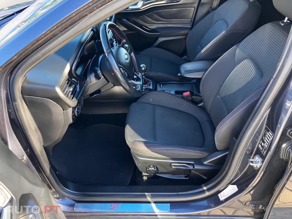 Ford Focus 1.0 EcoBoost Hybrid ST-LINE