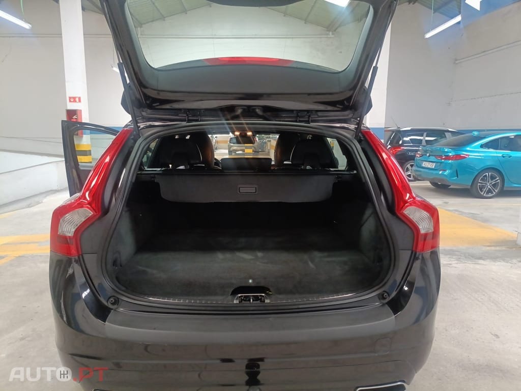 Volvo V60 2.4 D6 Momentum AWD Phev