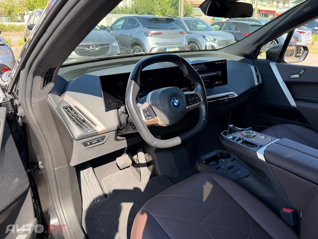 BMW iX xDrive 50 Pack Desportivo