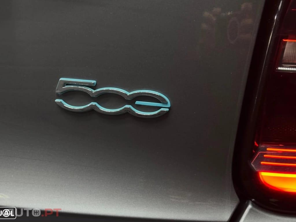 Fiat 500e La Prima